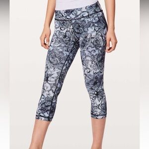 Like New - Lululemon Wunder Under Crop (Hi-Rise) in Hanakotoba Starlight Multi